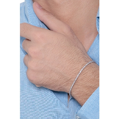 Tennisarmband aus 18 Karat Weißgold mit 0,01 Karat Diamanten.