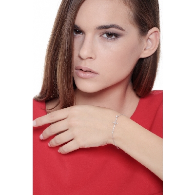 Weißgoldarmband mit Diamantkreuz