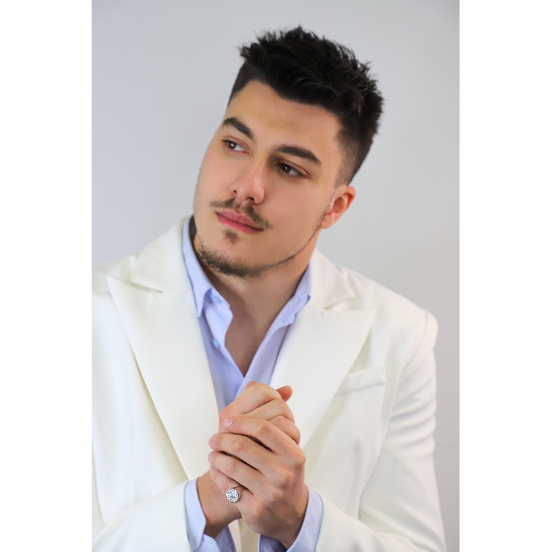 Herrenring aus Weißgold mit Diamanten