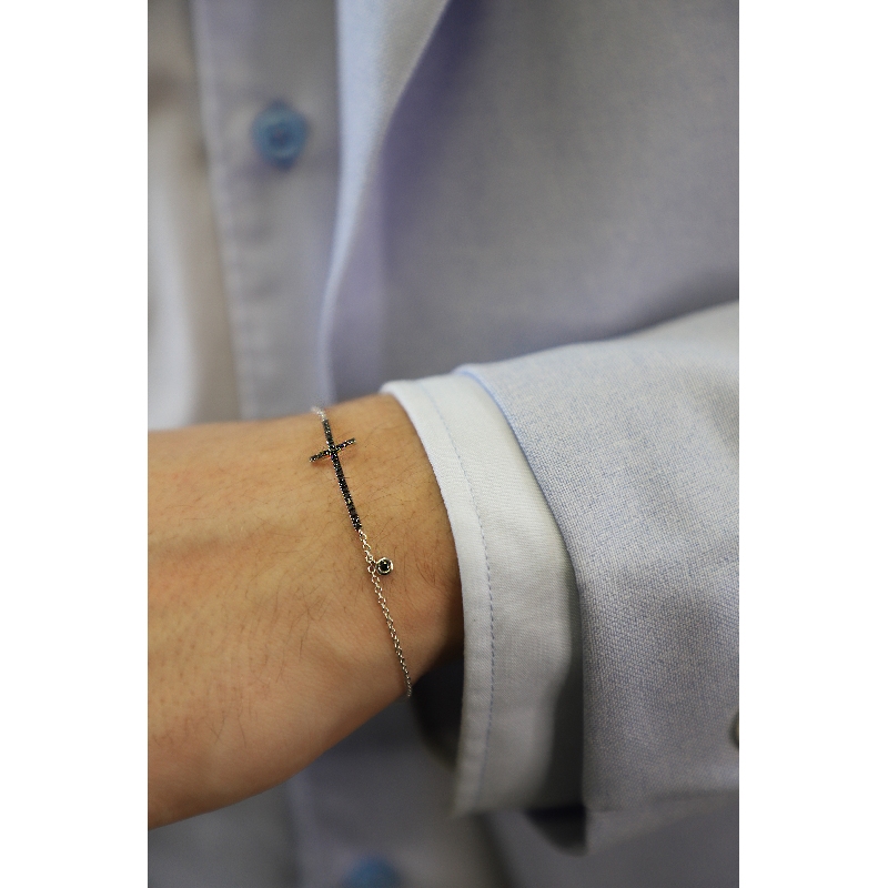 Herrenarmband aus 18k Weißgold mit Kreuz aus schwarzen Diamanten