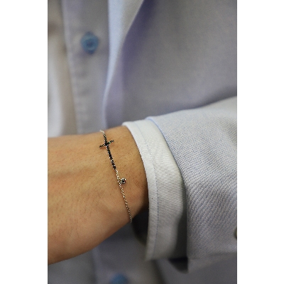 Herrenarmband aus 18k Weißgold mit Kreuz aus schwarzen Diamanten