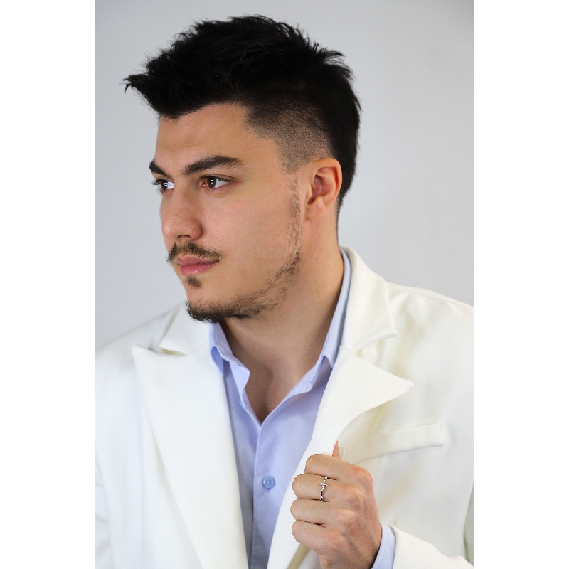 Weißgold Herren Ring mit Diamantkreuz und schwarzen Diamanten 