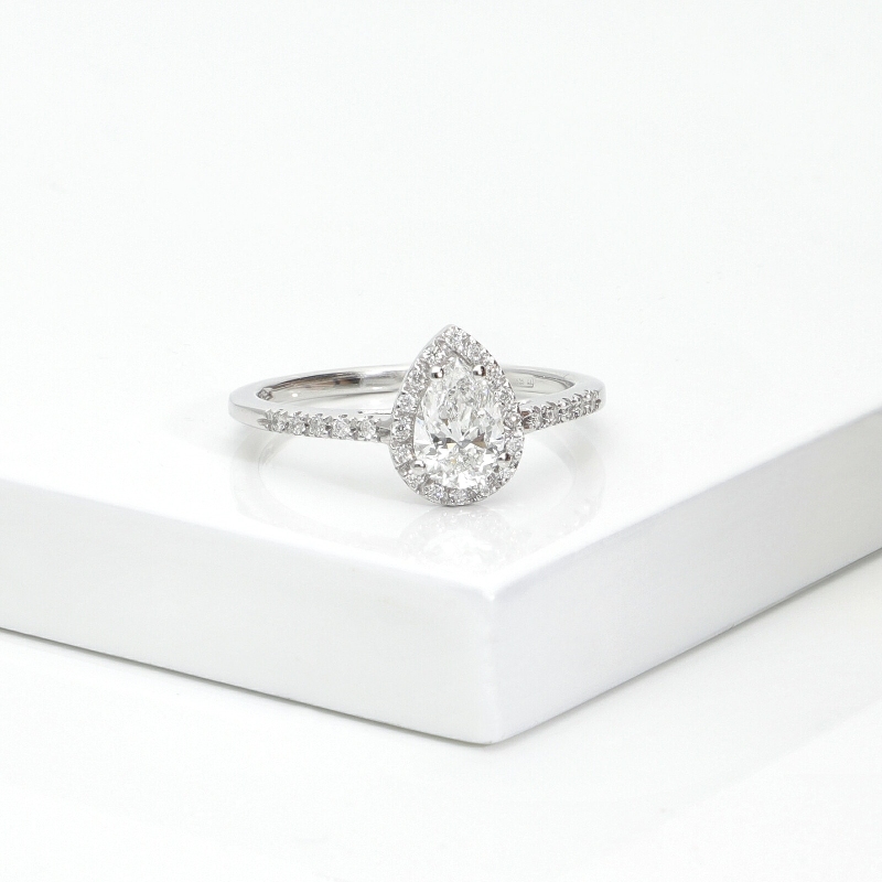 Ring mit Diamant Tropfenschliff 0,70 kt GIA aus Weißgold 18K