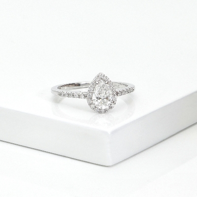 Ring mit Diamant Tropfenschliff 0,70 kt GIA aus Weißgold 18K