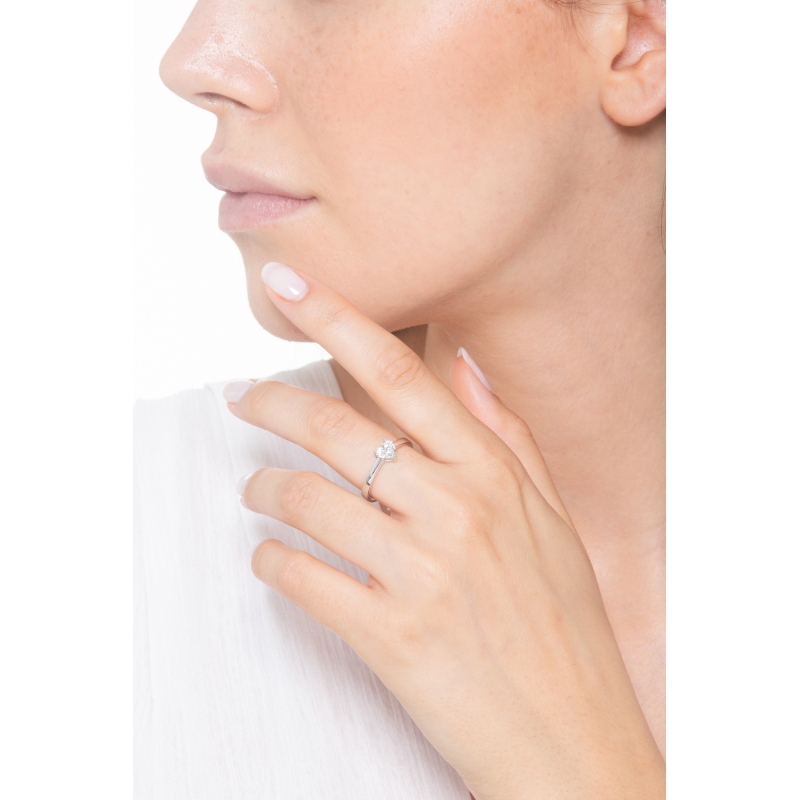 Ring mit Diamant Herzschliff GIA 0,70 kt aus Weißgold 18K