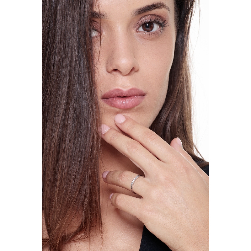 Günstiger Weißgold Ring mit 7 Diamanten