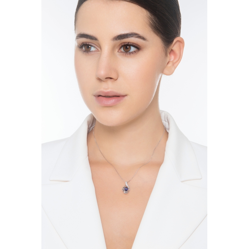 Weißgold Halskette mit Anhänger aus Saphiren und Diamanten  Weißgold Halskette mit Anhänger aus Saphiren und Diamanten