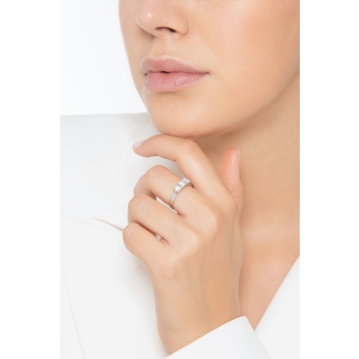 Weißgold-Antragsring mit drei Diamanten