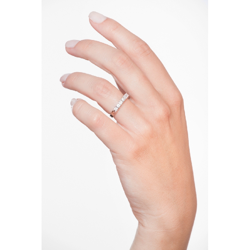 Ring aus 18k Weißgold mit 7 Diamanten 0.50 Ct. 