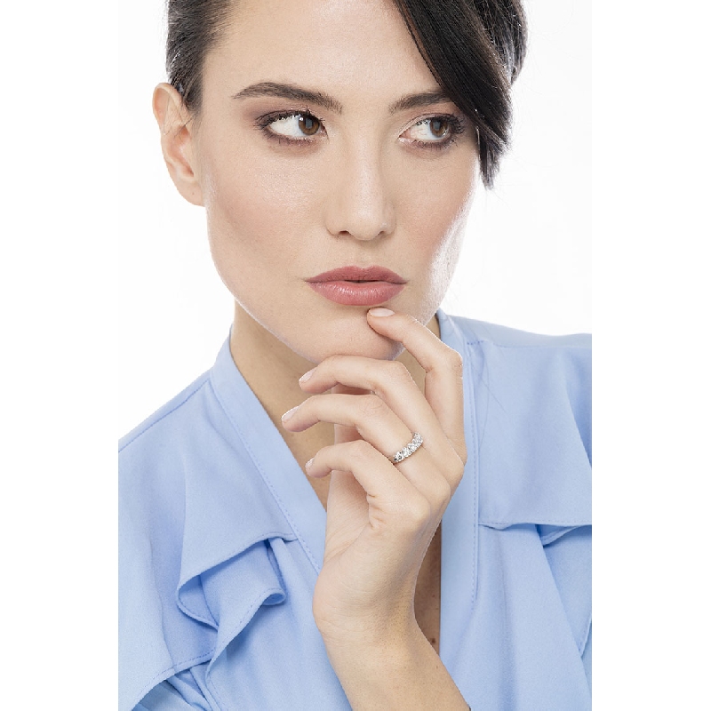 Weißgoldring mit 7 Diamanten Weißgoldring mit 7 Diamanten