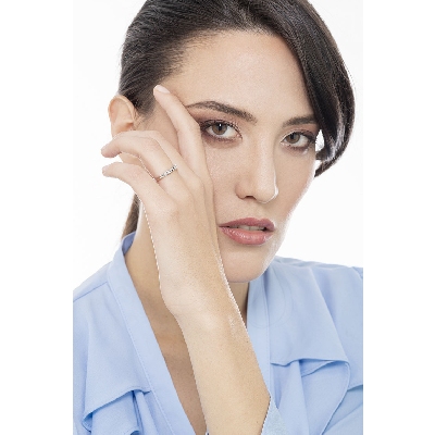 Weißgold-Ring mit 9 Diamanten im Brillantschliff