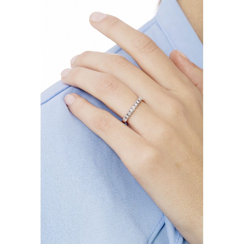 Weißgold-Ring mit 9 Diamanten im Brillantschliff