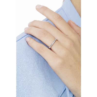 Weißgold-Ring mit 9 Diamanten im Brillantschliff