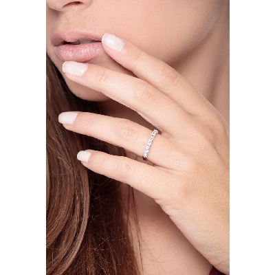 Weißgoldring mit 9 Brillanten