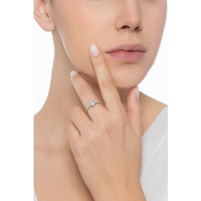 Ring mit Diamant Tropfenschliff 0,50 kt GIA aus Weißgold 18K