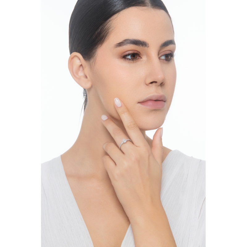 Ring mit Diamant Tropfenschliff 0.70 kt GIA Weißgold 18K