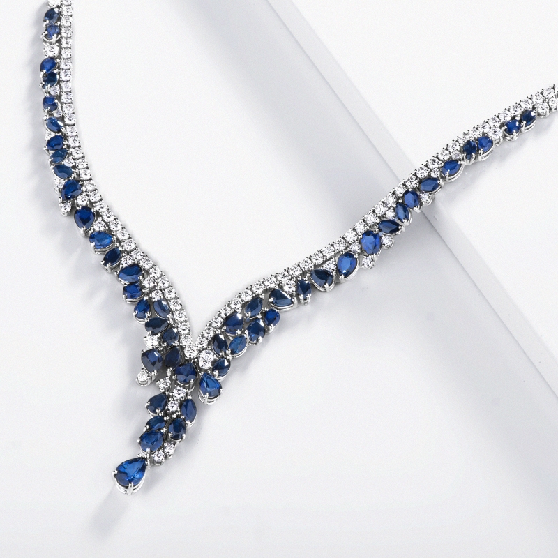 Designer Kette mit blauen Saphiren und Diamanten 