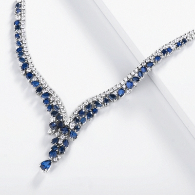 Designer Kette mit blauen Saphiren und Diamanten 