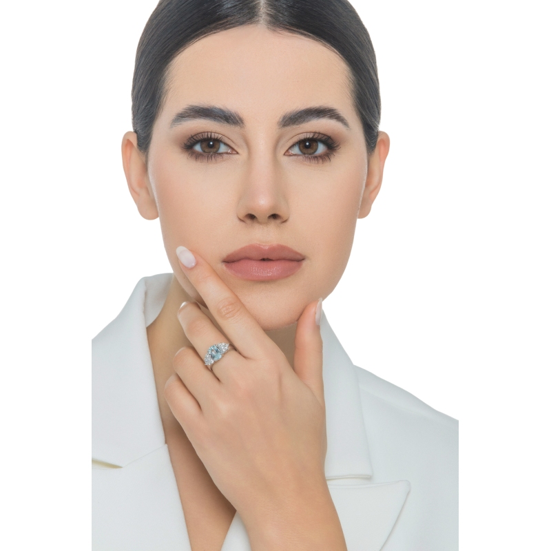 Weißgold 18K Bandring mit Aquamarin und Diamanten Weißgold 18K Bandring mit Aquamarin und Diamanten