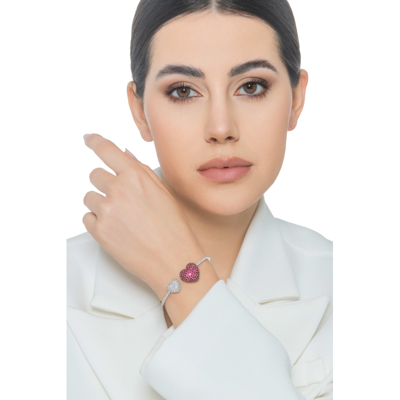 Armreif aus Weißgold mit Herzen aus Diamanten und Rubinen Armreif aus Weißgold mit Herzen aus Diamanten und Rubinen