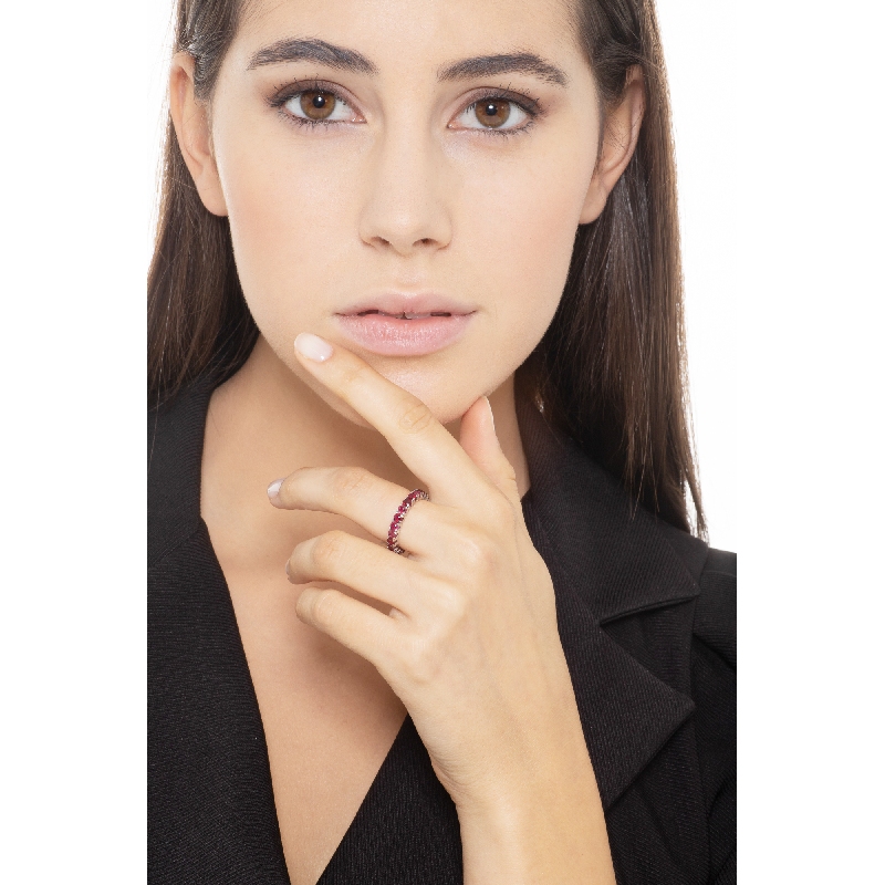 Weißgoldring mit roten Rubinen 