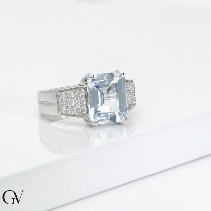 18K Weißgold Damenring mit Aquamarin und Diamanten  18K Weißgold Damenring mit Aquamarin und Diamanten