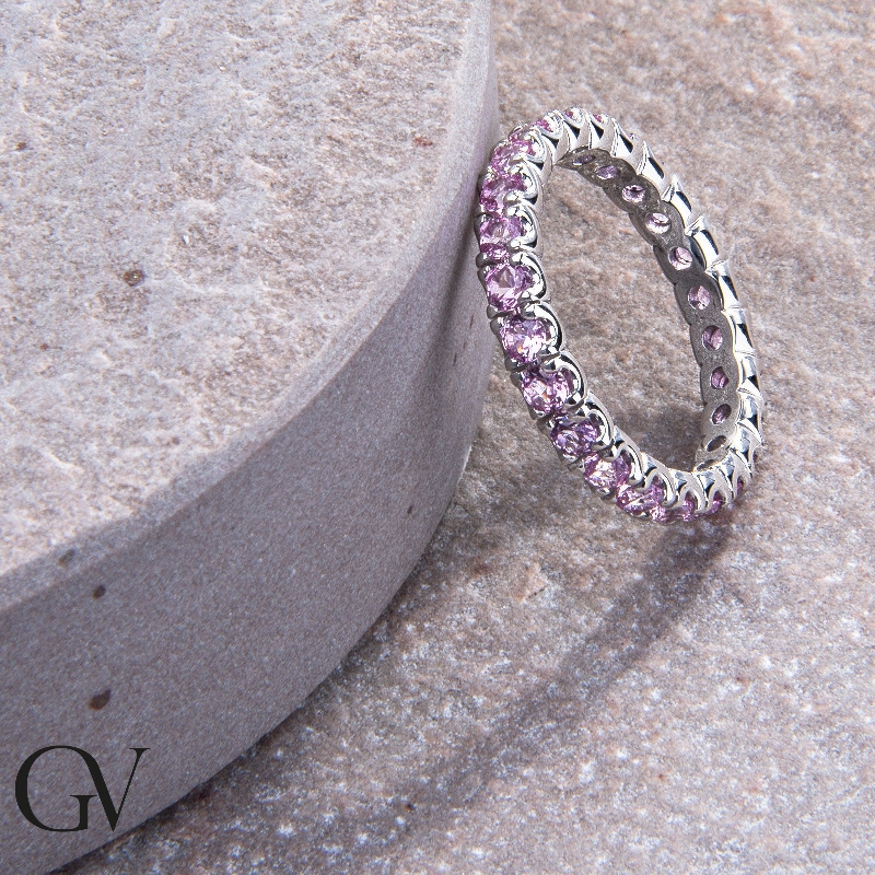 Memoire Ring Weißgold 750 mit rosa Saphiren Memoire Ring Weißgold 750 mit rosa Saphiren