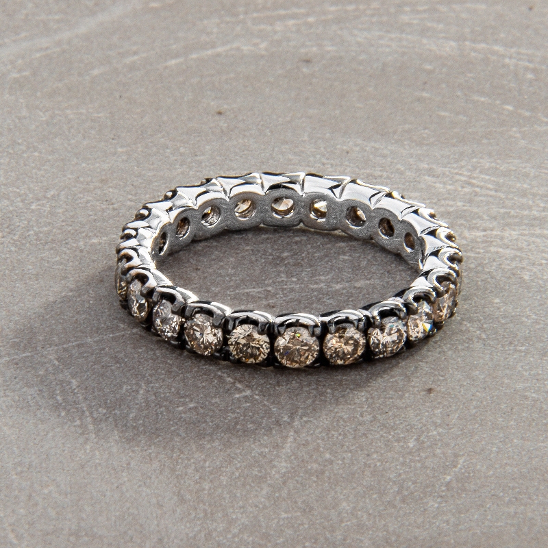 Eternity Ring Weißgold 750 mit braunen Diamanten Eternity Ring Weißgold 750 mit braunen Diamanten