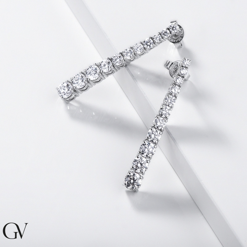 Hängende Ohrringe mit Diamanten aus 18K Weißgold Hängende Ohrringe mit Diamanten aus 18K Weißgold