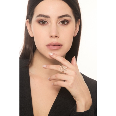 Designer Ring aus Roségold mit Diamanten 