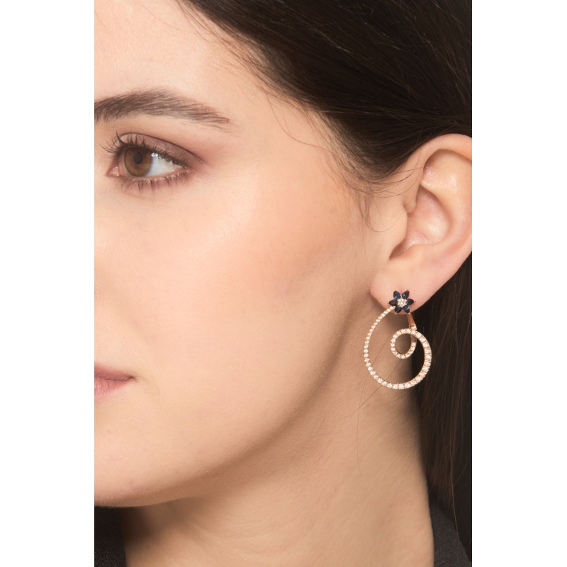 Ohrringe aus Roségold mit blauen Saphiren und Diamanten Ohrringe aus Roségold mit blauen Saphiren und Diamanten