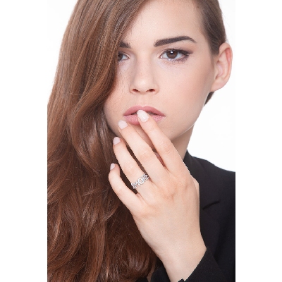 Buchstaben Ring AMORE Weißgold und Diamanten