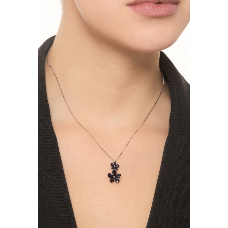 Damenkette Weißgold 18K mit zwei Blumen aus blauen Saphiren Damenkette Weißgold 18K mit zwei Blumen aus blauen Saphiren