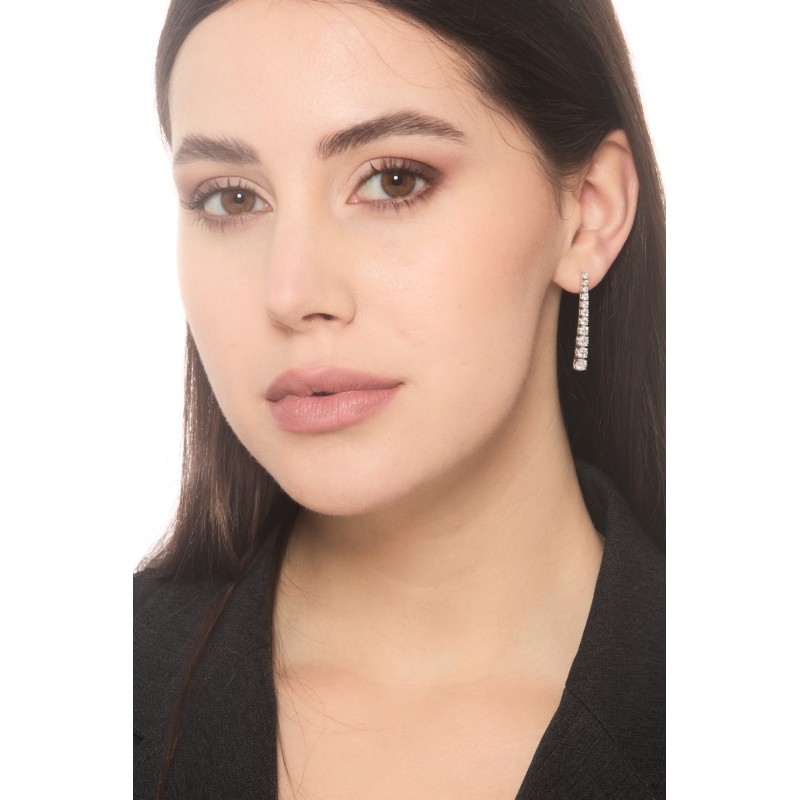 Hängende Ohrringe mit Diamanten aus 18K Weißgold Hängende Ohrringe mit Diamanten aus 18K Weißgold