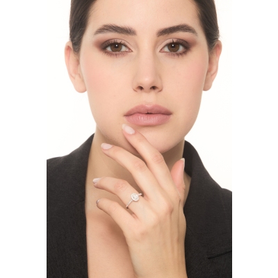 Ring mit Diamant Ovalschliff 0.30 Karat GIA 18k Weißgold