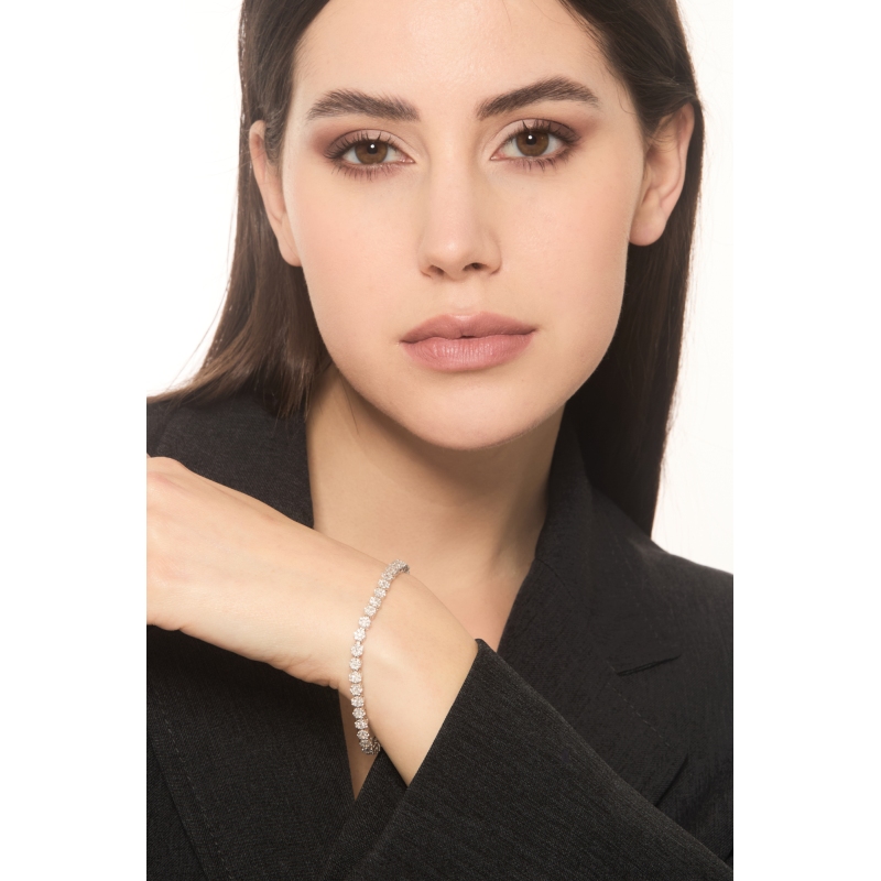 Armband aus 18K Weißgold mit Diamantblumen  Armband aus 18K Weißgold mit Diamantblumen