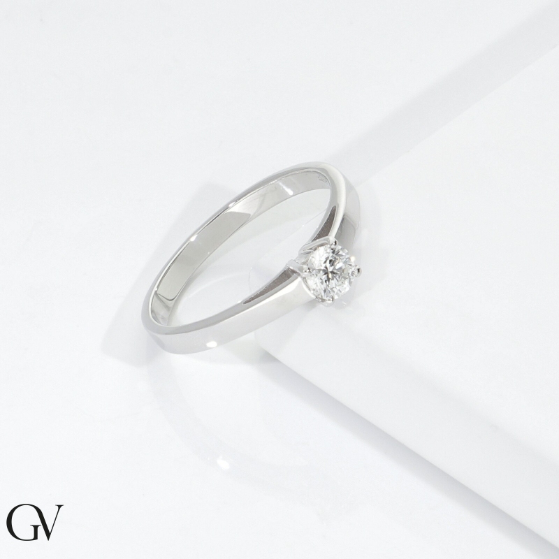 Solitär Ring aus Weißgold mit Diamant 0.30 kt 