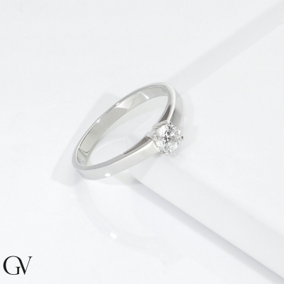 Solitär Ring aus Weißgold mit Diamant 0.30 kt 
