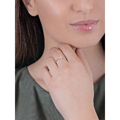 Weißgold Damen Ring mit Diamantkreuz und schwarzen Diamanten 