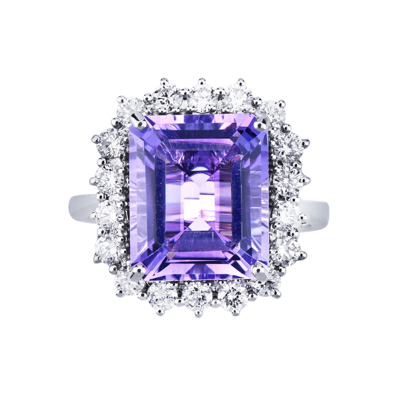 Halo Ring mit Amethyst und Diamanten  Halo Ring mit Amethyst und Diamanten