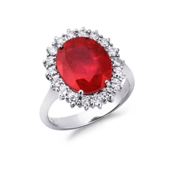 Ring aus Weißgold mit Rubin- und Brillantbesatz