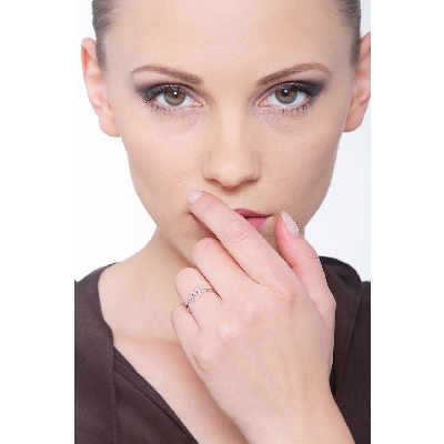 18k Weißgold Ring mit Diamant Buchstabe M 