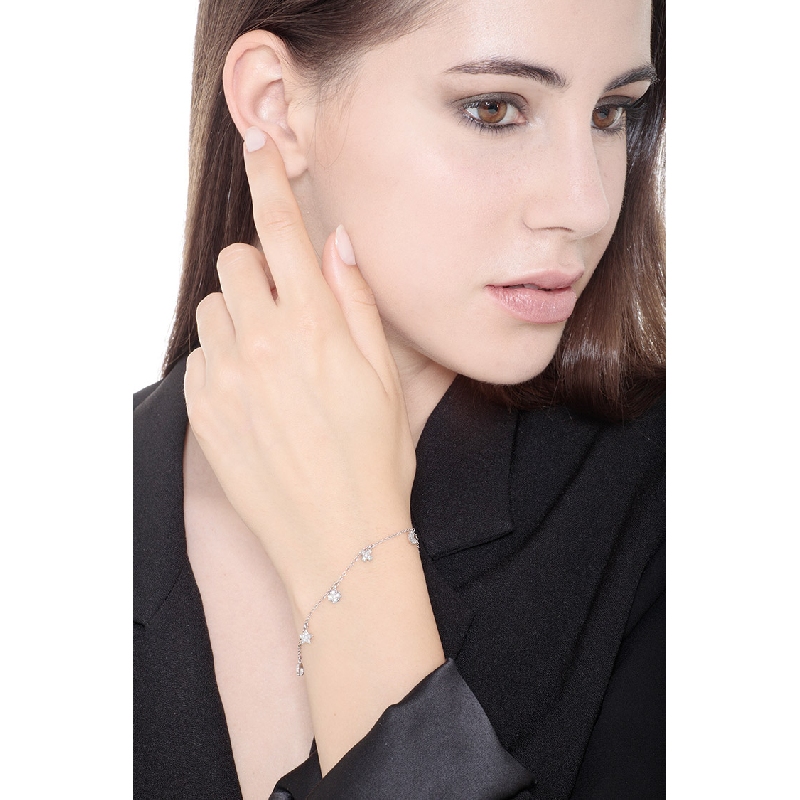 Armband aus 18K Weißgold mit Diamantanhängern Armband aus 18K Weißgold mit Diamantanhängern