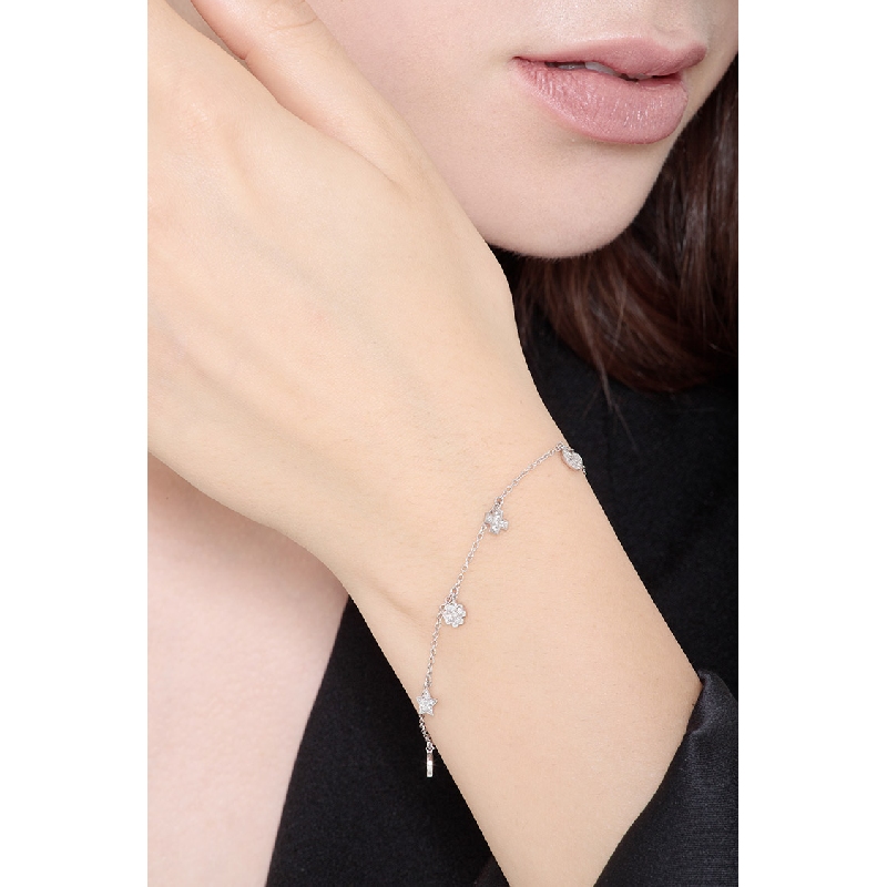 Armband aus 18K Weißgold mit Diamantanhängern Armband aus 18K Weißgold mit Diamantanhängern
