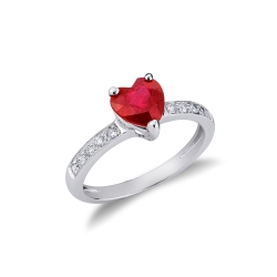 Herzring aus Weißgold mit Rubin und Diamanten