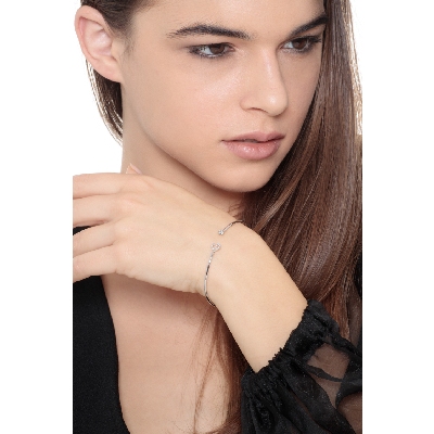 Armreif mit G aus Diamanten