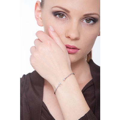 Weißgold 18K Armreif mit Buchstabe M aus Diamanten