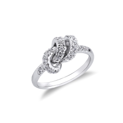 Ausgefallener Verlobungsring aus Weißgold mit Diamanten