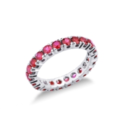Weißgoldring mit roten Rubinen