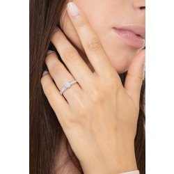 Verlobungsring aus Weißgold 18k mit einem 0,80 ct Diamant 2